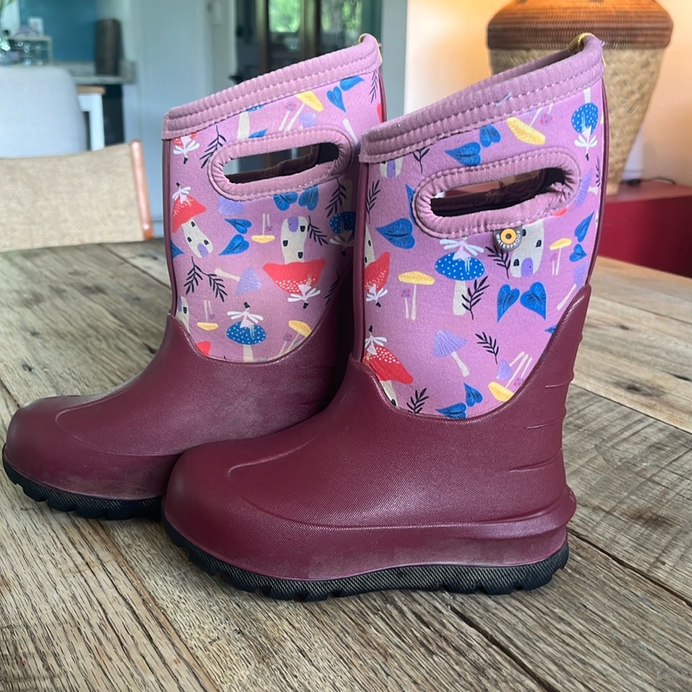 Bogs pink blue mushroom size 11